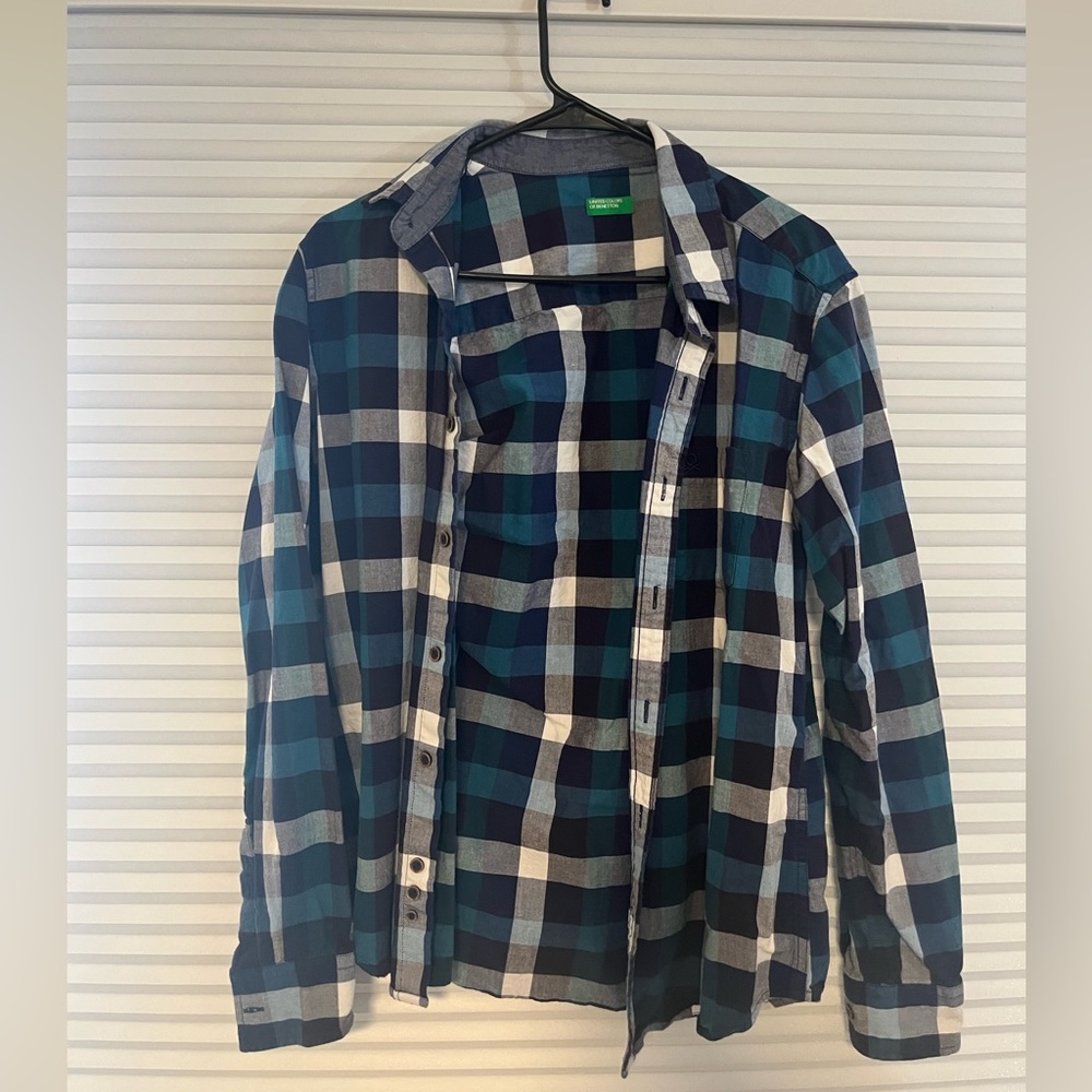 United Colors of Benneton L (Large) Men’s Button Down Shirt
New, never worn.